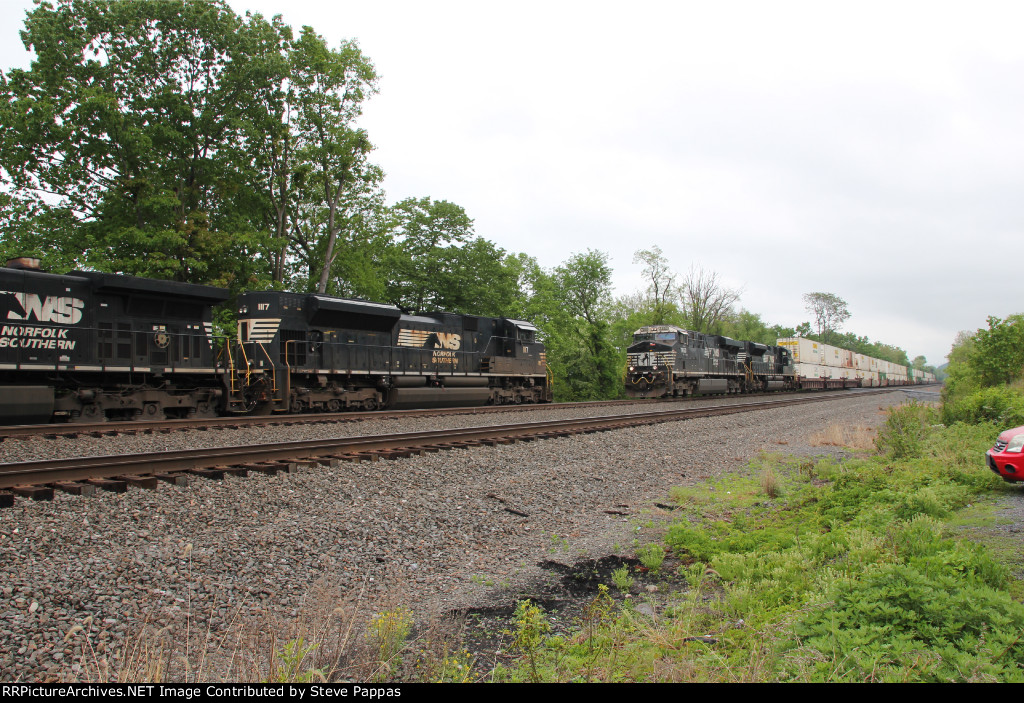 NS train 38G meets 25P at Cove PA